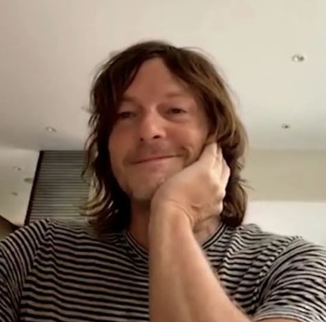 Darryl Dixon, Daryl Twd, Smash Board, Twd Funny, Walking Dead Memes, Dean Morgan, Jeffrey Dean, His Smile, Carl Grimes