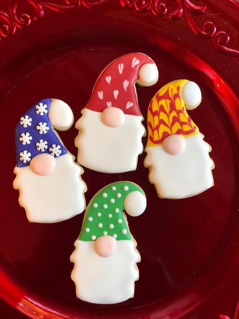 Iced Christmas Cookies, Gnome Cookie, Cookie Recipes Decorating, Christmas Sugar Cookies Decorated, Decorative Cookies, Royal Iced Cookies, Xmas Treats, Ultimate Cookies, Holiday Cookies Christmas