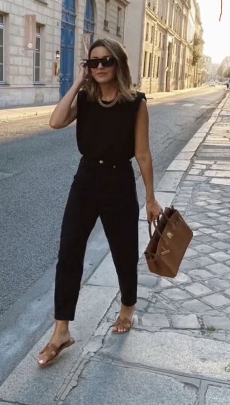 Tidy Casual Outfit, Relaxed Evening Outfit, Black Pants Dinner Outfit, Summer Drinks Outfit Evening, Mums Night Out Outfits, Black Summer Work Outfits, All Black Summer Outfits For Work, After Work Happy Hour Outfit Summer, Casual Pub Outfits Women