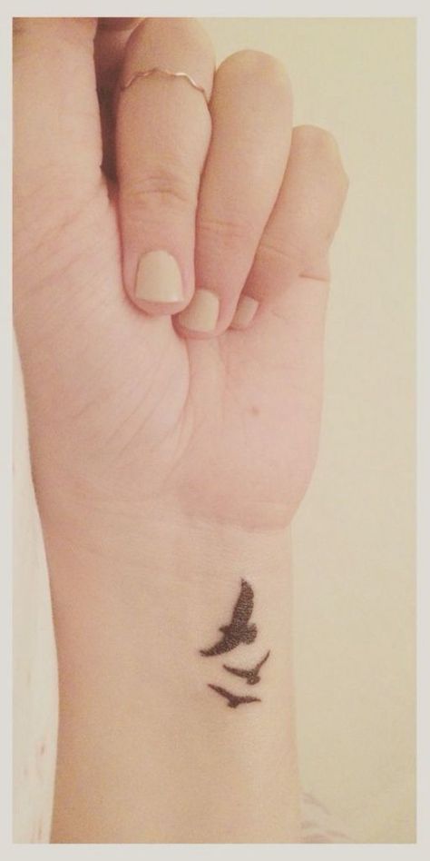 30 Cool Seagull Tattoo With Meaning and Designs Ideas – EntertainmentMesh Mama Bird Tattoo, Birds In Flight Tattoo, Flight Tattoo, Feather Tattoo Wrist, Love Wrist Tattoo, Vogel Tattoo, Bird Tattoo Wrist, Small Bird Tattoo, Mom Tattoo