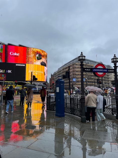 Advertisement,london,piccadilly Picadilly Circus London, London Picadilly, London Diaries, Future Aesthetic, London Vibes, London Dreams, England Trip, London Trip, London Baby