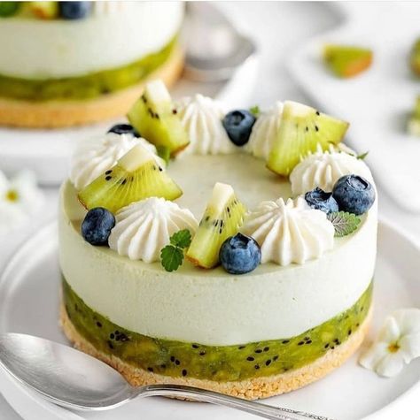 Kiwi Cake, The Best Desserts, Vegan Ideas, Lime Cake, Best Desserts, Spring Recipes, Pastry Recipes, Mini Desserts, Desert Recipes