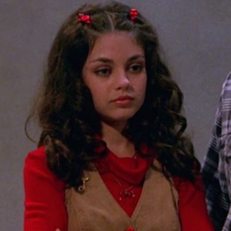 Bouffant Bun, Impatiently Waiting, 90s Grunge Hair, 90’s Hairstyles, That 70s Show, 90s Hairstyles, Mila Kunis, Grunge Hair, Long Curly Hair