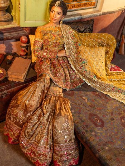 Golden Sharara, Nameera By Farooq, Mendhi Outfit, Mehendi Dress, Pakistani Bridal Dress, Desi Wedding Dresses, Golden Dress, Desi Clothes, Bridal Dress Fashion