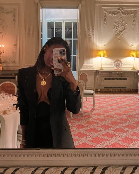 Some selfie mirrors when nobody is around to take outfit pictures. Outfit Pictures, Black Women, Prada, I Am Awesome, Give It To Me, Dior