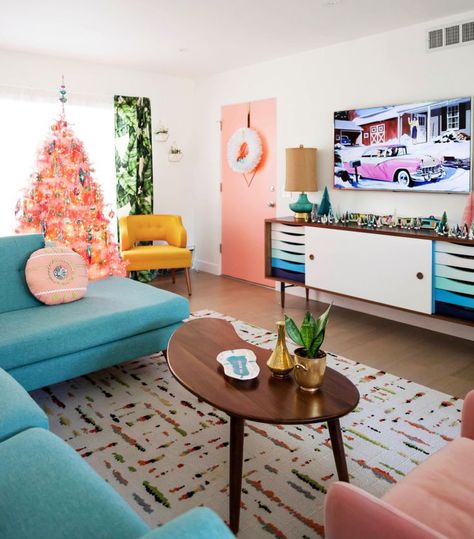 mid-century modern living room teal blue Mid Century Living Room Decor, Mid Century Modern Christmas, Retro Living Rooms, Mid Century Living, Mid Century Living Room, Mid Century Modern Living, Mid Century Modern Living Room, Quirky Home Decor, Plywood Furniture