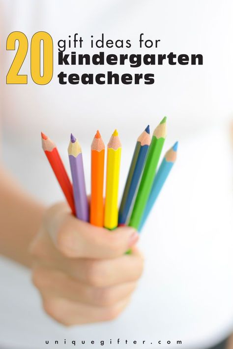 What a great list of thank you gift ideas for kindergarten teachers - I know my kid's teacher will love #20! Coworker Holiday Gifts, Ideas For Kindergarten, Kindergarten Teacher Gifts, Christmas Gift Inspiration, Family Holiday Gifts, Kindergarten Gifts, Unique Gifts For Kids, Chocolate Gifts Basket, Diy Holiday Gifts