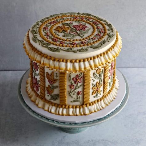 Embroidery Cake Design, Embroidery Cake, Rainy Tuesday, Bolo Vintage, Mat Inspiration, Lemon Cream Cheese Frosting, Vintage Birthday Cakes, Shaped Candles, Lemon Cream Cheese