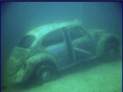 Underglow Car Aesthetic, Car Underwater, Underwater Ruins Aesthetic, Teal Underwater Aesthetic, Underwater Dark Ocean, Car Find, Fantasy Art, Toy Car, Vehicles