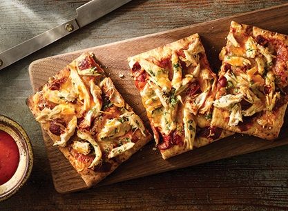 Barbecue Chicken Flatbread | Publix Recipes Barbecue Chicken Flatbread, Chicken Flatbread Recipes, Kraft Foods, Chicken Mushrooms, Chicken Flatbread, Puff Pastry Tart, Onion Chicken, Flatbread Recipes, Pastry Tart