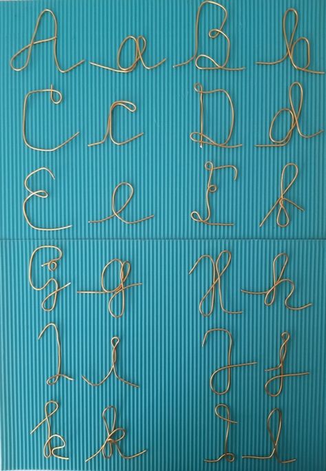 Happy Jig Alphabet, Wire Crafts, Letter A, Wire Art, Wire Wrapping, Alphabet, Beads, Van, Art