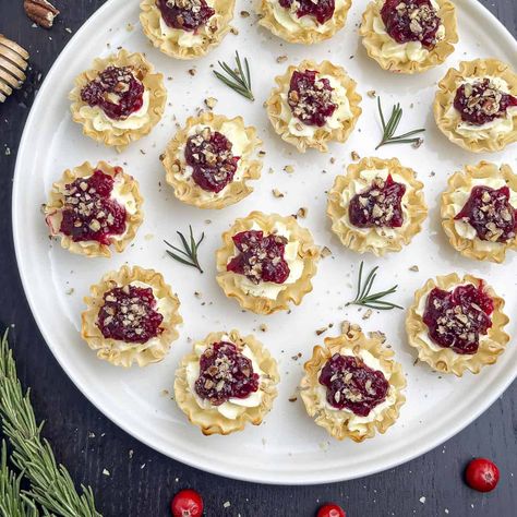 Cranberry Tartlets with Whipped Feta Cranberry Tartlets, Truffle Mashed Potatoes, Holiday Appetizers Easy, Leftover Cranberry Sauce, Cranberry Cheese, Spiced Pear, Whipped Feta, Quick And Easy Appetizers, Cranberry Sauce Homemade