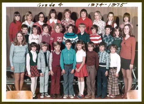 Elementary School Class Photos from 1974 | Fourth grade clas… | Flickr Seer Sucker Suit, The Night Stalker, Class Photos, School Uniform Fashion, Class Pictures, Outfits 70s, Outfits Baggy, 70s Aesthetic, 2000 Fashion