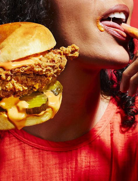 Matt Russell Photography Food, Burger Bun Photography, Dynamic Food Photography, Aesthetic Fast Food Pictures, Food Studio Photography, Chicken Wings Photography Food Styling, Chicken Sandwich Photography, Messy Food Photography, People Eating Photography