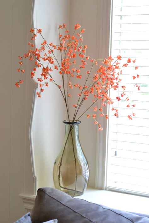 Natural Decorating, Spring Decorating Ideas, Bouquet Champetre, Spring Vases, Vase With Flowers, Spring Decorating, Flower Vase Arrangements, Spring Ideas, Decorating Style