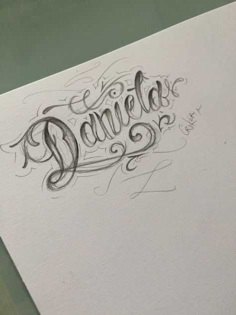 Daniel Name Tattoo, Tattoo Nombres, Tattoo Writing Fonts, Daniel Tattoo, Baby Footprint Tattoo, Tattoo Writing, Name Drawings, Chicano Lettering, Chicano Love