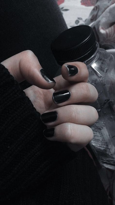 Masculine Hands Aesthetic, Dark Nail Polish Aesthetic, Black Nails Chipped, Black Nailpolish Aesthetic, Chipped Black Nail Polish, Black Painted Nails Aesthetic, Men With Black Nail Polish, Male Black Nails, Chipped Black Nails Aesthetic