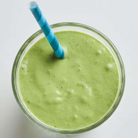 Movies Snacks, Spinach Avocado Smoothie, Toast Aperitif, Avocado Smoothie Recipe, Banana Protein Smoothie, Spinach Avocado, Avocado Dessert, Almond Smoothie, Moringa Powder