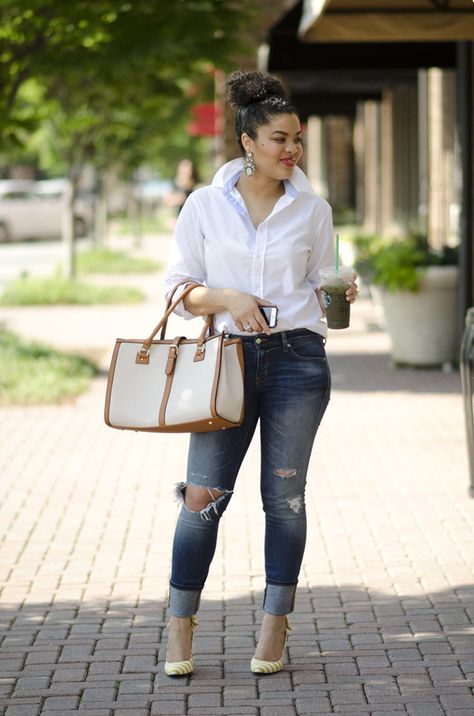 20 Ways to Style the Classic White Button-Down - The Everygirl White Button Down Shirt Outfit, Button Down Shirt Outfit, How To Wear Shirt, Figure Fashion, Style List, White Shirt Outfits, White Jeans Outfit, Classic White Shirt, Minimalist Capsule Wardrobe