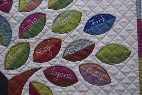 Family Trees Ideas, Embroidery Names Ideas, Family Tree Quilt Patterns, Family Tree Pillow, Embroidery Names, Family Tree Quilt, Tree Quilt Pattern, Super Family, Christmas Tree Background