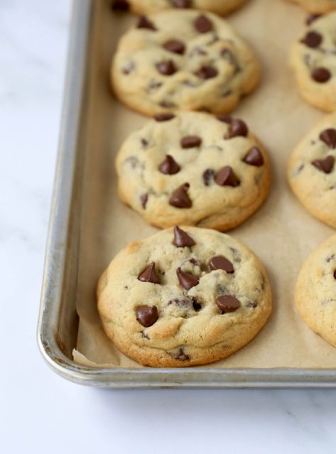 Light And Cakey Chocolate Chip Cookies, Cho Late Chip Cookies, Chocolate Chip Cookies Pillsbury, Soft Chocolate Chip Cookie Recipe, Chocochips Cookies, Uni Recipes, Pillsbury Chocolate Chip Cookies, Bakery Style Chocolate Chip Cookies, Smile Tips