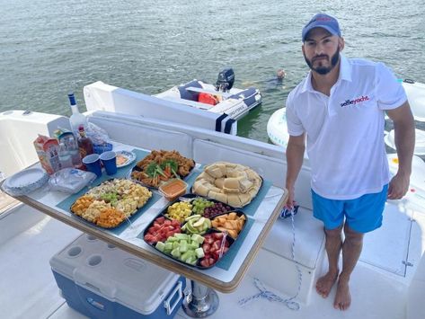 Guys Fishing Trip Food, Boat Ride Food Ideas, Boat Bbq Ideas, Boating Snacks Pontoon, Brunch On A Boat, Snacks For On The Boat, Dinner On The Boat, Boat Friendly Food, Food To Bring On A Boat