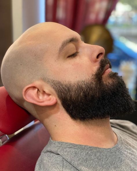 Beard With Shaved Head, Beard Styles Bald Head, Bald And Bearded Men, Bald Bearded Men, Male Pattern Baldness Hairstyles, Beard Styles For Bald Men, Beard Cut Style, Black Beard Styles, Barba Hipster