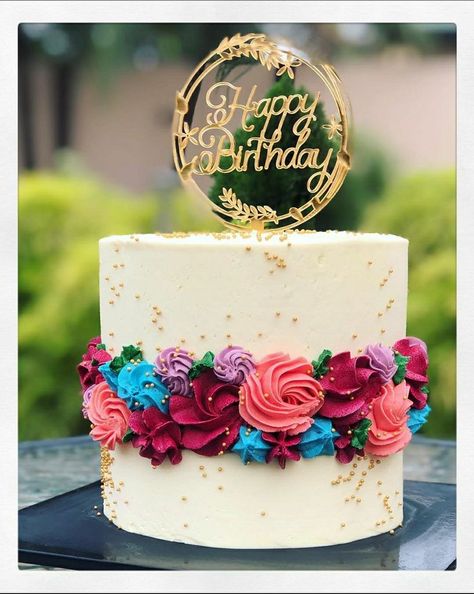 Pin by Raji Kumar on Frosting design tips & tricks | Creative cake decorating, Beautiful birthday cakes, Creative birthday cakes Birthday Cake Decorations For Women, Cakes For Moms Birthday, Trendy Birthday Cakes For Women, Buttercream Birthday Cake, Small Birthday Cakes, Birthday Cake For Mom, Desserts Cake, Pretty Cake, Elegant Birthday Cakes