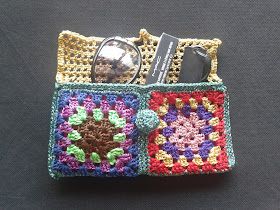 Granny Square Wallet, Granny Square Clutch, Wallet Pattern Free, Diy Clutch Bag, Pattern Granny Square, Clutch Bag Pattern, Crochet Wallet, Crochet Clutch Bags, Crochet Coin Purse