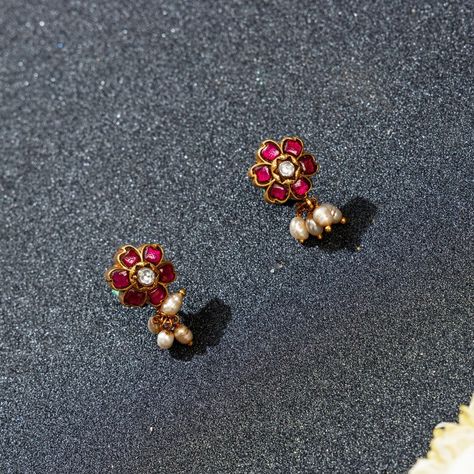 Simple Earrings Gold Indian, Ruby Earrings Indian, Gold Studs Earrings Indian, Indian Earrings Gold, Ruby Earrings Gold, Pearl Earrings Studs, Red Stone Earrings, Green Earring, Gold Earrings For Kids