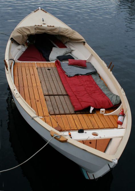 Slip Thwarts and Side Benches - Small Boats Magazine Dinghy Cruising, Dinghy Sailing, Boat Table, Build A Farmhouse Table, Sailing Dinghy, Sailing Gear, Small Sailboats, Wooden Boat Building, Thriller Novels