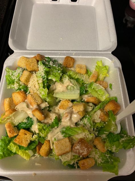 Salad With Croutons, Healthy Lunch Snacks, Healthy Food Inspiration, Potluck Dishes, Food Goals, Croutons, Lunch Snacks, Food Obsession, Healthy Meal Prep