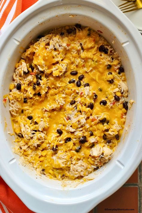 Mexican Chicken And Rice Crockpot, Crock Pot Rice Recipes, Chicken Rice Slow Cooker, Crockpot Chicken And Rice Recipes, Southwest Chicken And Rice, Crockpot Rice Recipes, Rice Crockpot, Chicken And Rice Crockpot, Mexican Chicken And Rice