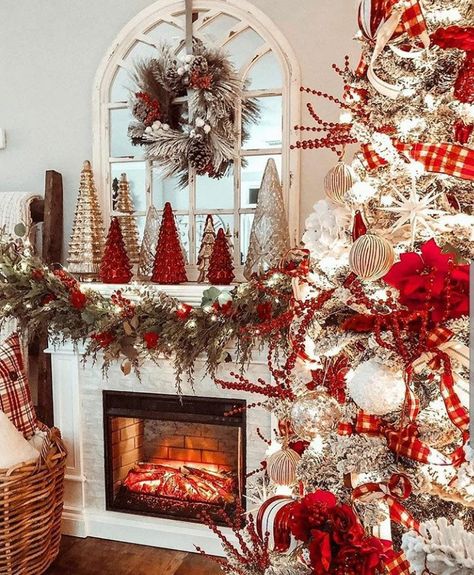 Gold Christmas Mantle, Widget Christmas, American Cottage, Christmas Mantles, Red And Gold Christmas, Thanksgiving Week, Christmas Mantel Decorations, Christmas Themes Decorations, Christmas Interiors