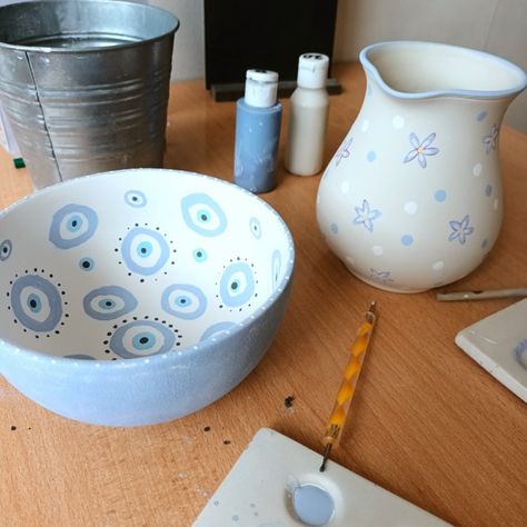 Evil Eye Ceramic Bowl, Pottery Painting Ideas Evil Eye, Ceramics Vase Design, Paint Pottery Bowl Ideas, Evil Eye Bowl, Simple Ceramic Painting, Jug Pottery Painting Ideas, Pottery Painting Simple Ideas, Evil Eye Pottery Painting