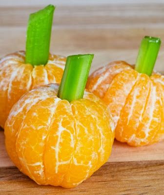 Healthy Halloween Recipes Clementine Pumpkins, Halloween Toddler Party, Healthy Halloween Food, Halloween Snacks For Kids, Healthy Halloween Treats, Healthy Halloween Snacks, Candy Halloween, Halloween Treats Easy, Preschool Snacks