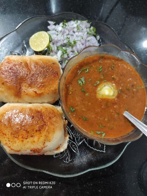 Asthetic Indian Food, Pav Bhaji Snap, Food Asthetic Picture, Pao Bhaji, Indian Delicacies, Indian Fast Food, Delicious Food Image, Foodie Pics, Food Snap