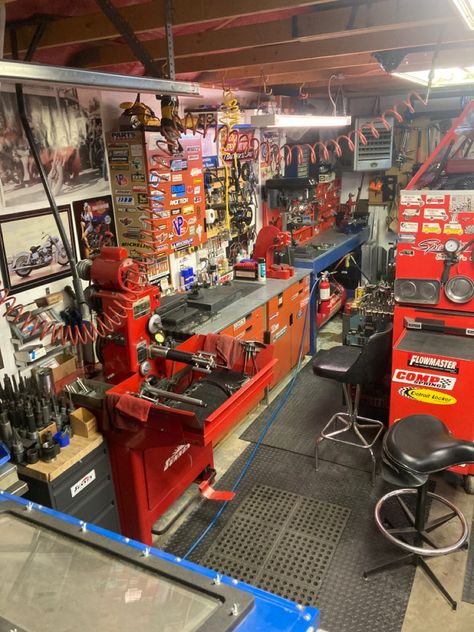 Motorcycle Mechanic Garage, Home Machine Shop, Hobby Shop Ideas, Toolbox Organization, Mechanic Workshop, Work Shops, Garage Design Interior, Motorcycle Workshop, Workshop Layout