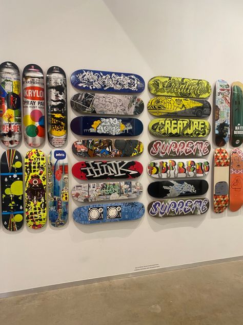 #skateboard #supreme #graffiti Graffiti Art Skateboard, Skateboard Graffiti Art, Art Skateboard, Graffiti Writing, Cool Skateboards, Skateboard Art, Graffiti Art, Skateboard, Graffiti