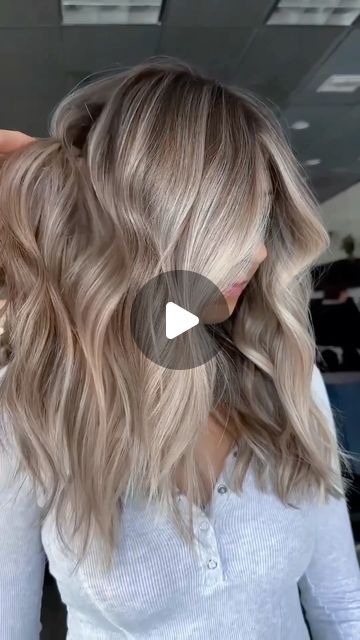 Adina Pignatare | BALAYAGE | HAIR VIDEOS | EDUCATOR on Instagram: "Lived in blonding … will it ever go out of style? 

It’s so fun how many ways/ techniques there is to end to a similar end result. 

This is one of my go to techniques when I’m looking to create a lived in blonde. Would you try this? Should I make a part 2️⃣?

#haired #haireducation #lowmaintenancehair #lowmaintenanceblonde #teasylights" Hair Melt Brown To Blonde, Teasylights Blonde, Lived In Blonde Hair, Balayage Hair Videos, Hair Melt, Lived In Blonde, Blonde Gif, Low Maintenance Hair, Brown To Blonde