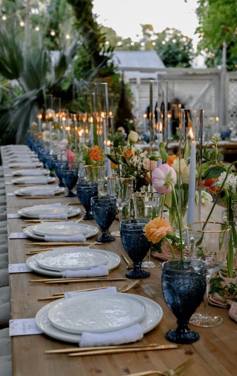 Chic Nuptials: Embracing the Hottest Wedding Trends of 2024 via The Wedding Standard Unique Wedding Receptions, Deco Champetre, Rustic Wedding Decorations, Boda Mexicana, Outdoor Dinner, Garden Party Wedding, Wedding Color Palette, Wildflower Wedding, Wedding Table Settings