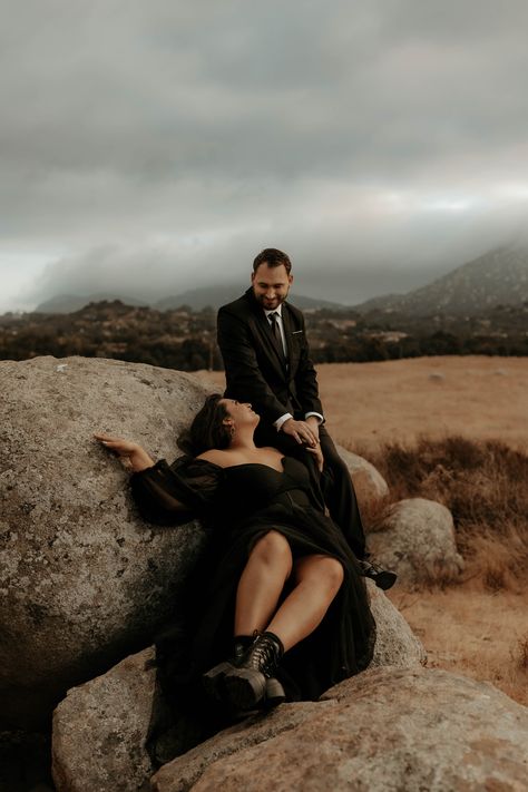 All black formal wear couples photoshoot in a field in Ramona. Gothic Couple Photoshoot, Dark Couple Photoshoot, All Black Formal, Moody Couple Photoshoot, Black Formal Wear, Engaged Couples Photography, Sarah Ann, Couples Posing, Behavior Analyst