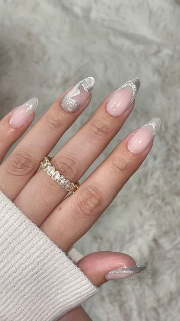 NailzKatKat on Instagram: "Simple & classy for NYE ⭐️ 𝑷𝒓𝒐𝒅𝒖𝒄𝒕𝒔 𝒖𝒔𝒆𝒅: Silver bells gel polish Almond 𝑴𝒆𝒅𝒊𝒖𝒎 Silver gel paint Ballet 𝒓𝒖𝒃𝒃𝒆𝒓 𝒃𝒂𝒔𝒆 𝒄𝒐𝒂𝒕 𝒆𝒙𝒕𝒓𝒂 𝒈𝒍𝒐𝒔𝒔𝒚 𝒕𝒐𝒑 𝒄𝒐𝒂𝒕 𝒉𝒆𝒍𝒍𝒐 longer 𝒍𝒊𝒏𝒆𝒓 brush 𝙇𝙞𝙣𝙠 𝙞𝙣 𝙗𝙞𝙤 • • • #newyearsnails #holidaynails #glitternails #sparklynails #getnailed #beginnernailtech #nailsswag #nailed #nailgoals #nailtechlife #nailsupplies #nailtips #abstractnails #longnails #nailjunkie #nails #nailtrend #getnailed #prettynails #nails #nailart #nailporn #nailpro #instanails #nailtech #frenchnails #nudenails" Silver And White Nail Designs, Hoco Nails, Gel Paint, Liner Brush, Silver Bells, Sparkly Nails, New Year's Nails, Silver Nails, Nail Pro