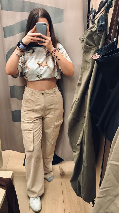 bershka | cargo outift | aeshetic outift | outfit 2022 | winter outfit Bershka Cargo Pants Outfit, Cargo Bershka, Bershka Cargo Pants, Outfit 2022, Cargo Pants Outfit, Future Wardrobe, Dream Style, Fit Inspo, Winter Outfit