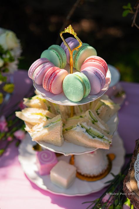 Cream Cheese And Cucumber, Girls Tea Party Birthday, Whimsical Tea Party, Mini Patisserie, Adult Tea Party, 4de Verjaardag, Tea Party Sandwiches, Kids Tea Party, Fairy Tea Parties