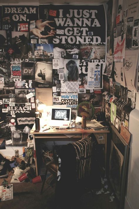 Sala Grunge, Emo Bedroom, Rock Bedroom, Grunge Room Ideas, Punk Room, Hipster Bedroom, Rock Room, Grunge Bedroom, Tumblr Rooms