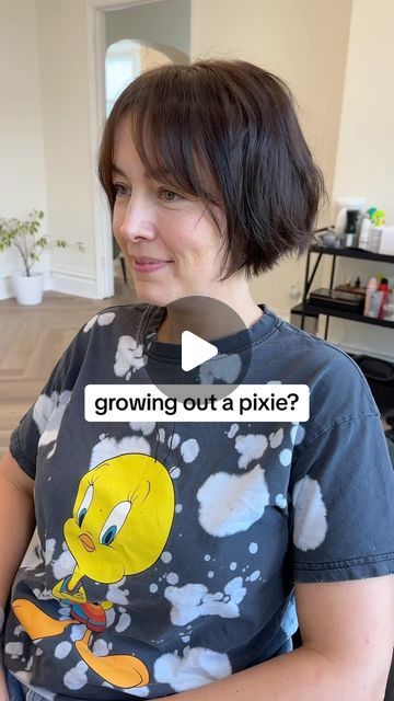 Amanda Mulherin - “AmandaMuse” on Instagram: "I mean, the updated mullet cut is cute but I just don’t think many can pull it off 🤭 I love a pixie, but I also love switching up looks as I go. Different colours, and styles is my jam. BUT the pixie grow out is not for the  weak. It takes time. My biggest tip is to continue getting trims every 6-8 weeks. It allows you to freshen up the look, and maintain a “style” as you go rather than just wearing hats. Just got my hair cut today, and I’m loving this look! Haven’t actually coloured my hair in a while. It’s nice to take a break every now and then. Feeling all sorts of fresh. 

💇‍♀️🩷

Cut by @courtneyparamour 

#pixiegrowout #pixiecut #bobhaircuts #shorthaircut #momsbelike" Growing Out A Short Pixie, Pixie Grow Out Style, Growing Out A Pixie Cut Stages, Mullet Pixie Haircut, Pixie Grow Out, Growing Out A Pixie Cut, Mullet Cut, Growing Out A Pixie, Growing Out Pixie Cut