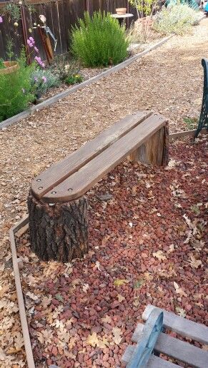 Reclaimed firewood benches. Backyard Seating, Deck Decorating Ideas, Have Inspiration, Backyard Diy Projects, Garden Yard Ideas, Fire Pit Backyard, Tree Stump, Backyard Projects, Wooden Bench