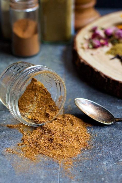 Persian spice mix or advieh is perfect for rice or meat dishes. Masala Powder Recipe, Iranian Recipes, Homemade Spice Mix, Spice Mix Recipes, Persian Cuisine, Everyday Dishes, Powder Recipe, Homemade Spices, Homemade Seasonings