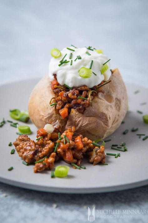 Savoury Mince - Fill Baked Jacket Potatoes With This Gourmet Savoury Mince Mincemeat Recipes, Jacket Potato Recipe, Savoury Mince, Jacket Potatoes, Welsh Recipes, Minced Meat Recipe, Tomato Puree, Jacket Potato, Healthy Lunch Meal Prep